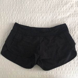Black Lululemon Run Times short short